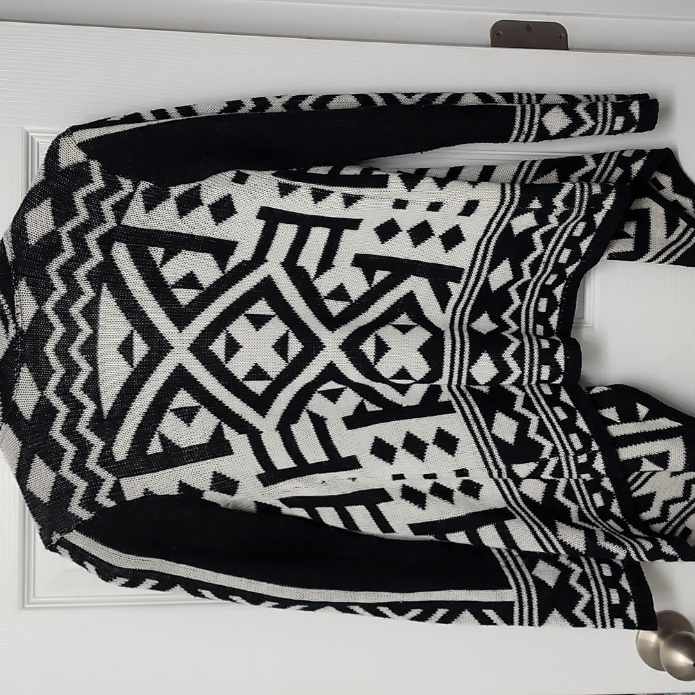 Demanding Sweater - Picture 5 of 5